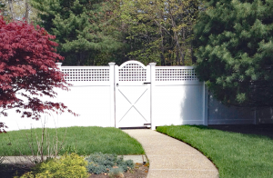 Ultra Privacy Fence with Horizontal Vertical Lattice Topper F-FVV-18